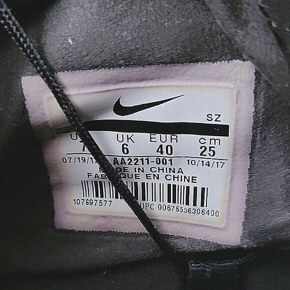 Nike Komyuter Sneakers in Black - Picture 8 of 10